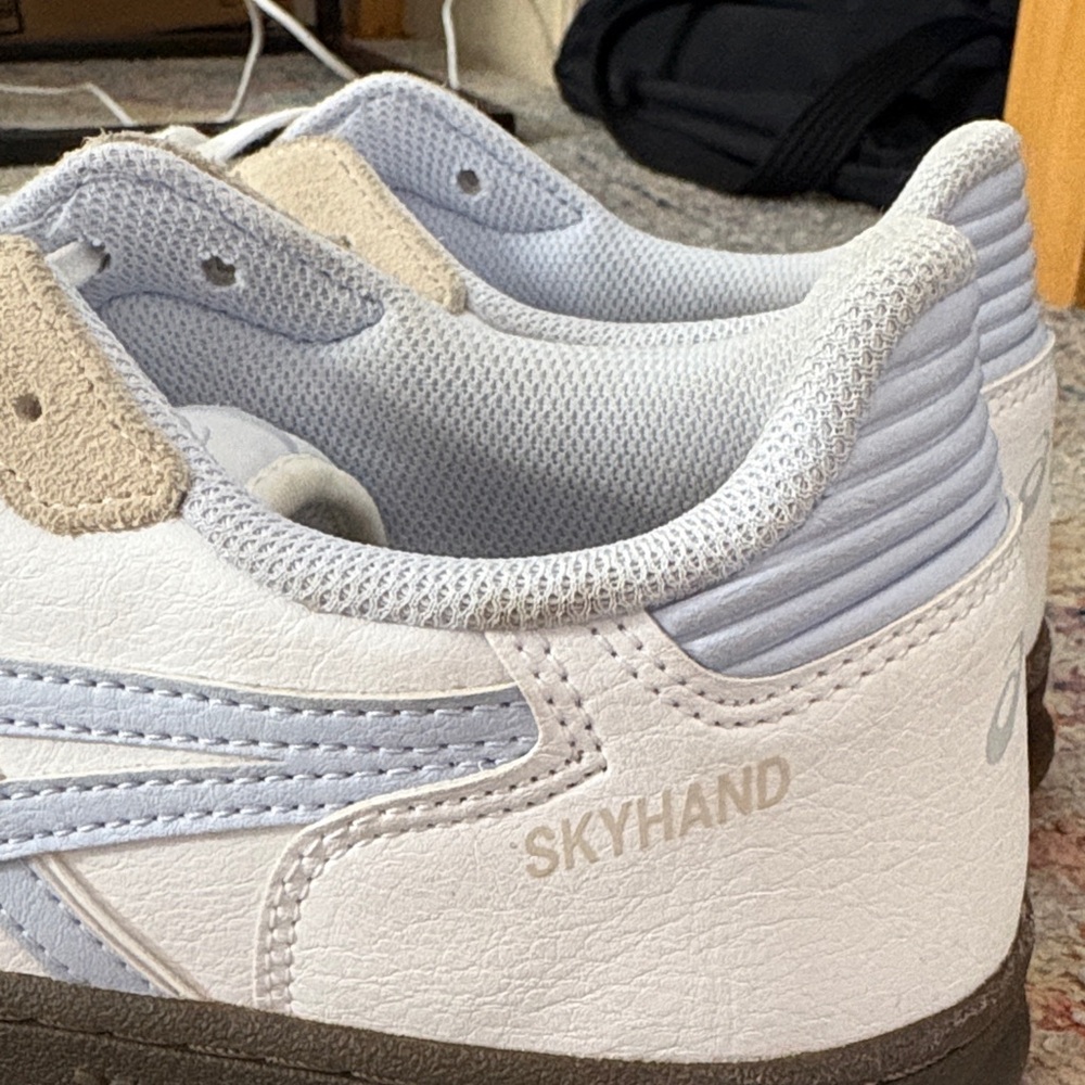 White sneakers - ASICS - Picture 4 of 5